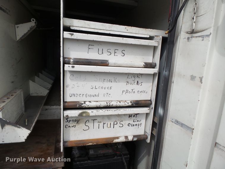 image for item DE7939 1995 Ford F700 digger derrick truck