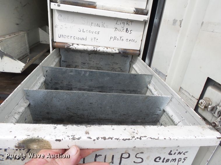 image for item DE7939 1995 Ford F700 digger derrick truck