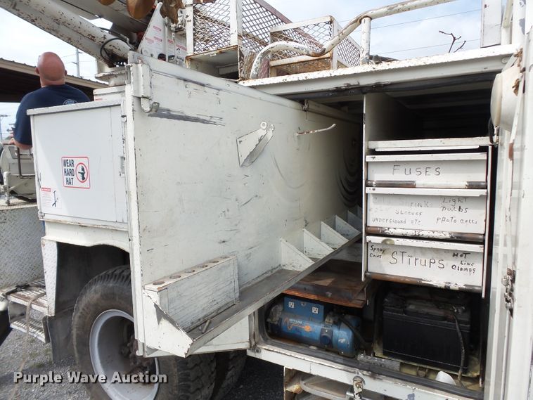 image for item DE7939 1995 Ford F700 digger derrick truck