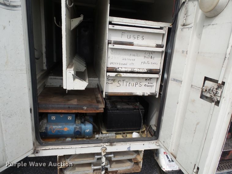 image for item DE7939 1995 Ford F700 digger derrick truck