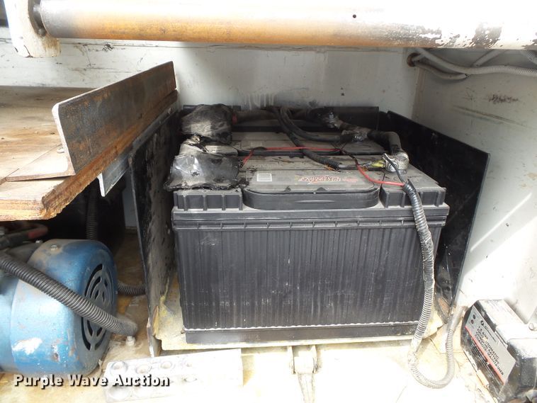 image for item DE7939 1995 Ford F700 digger derrick truck