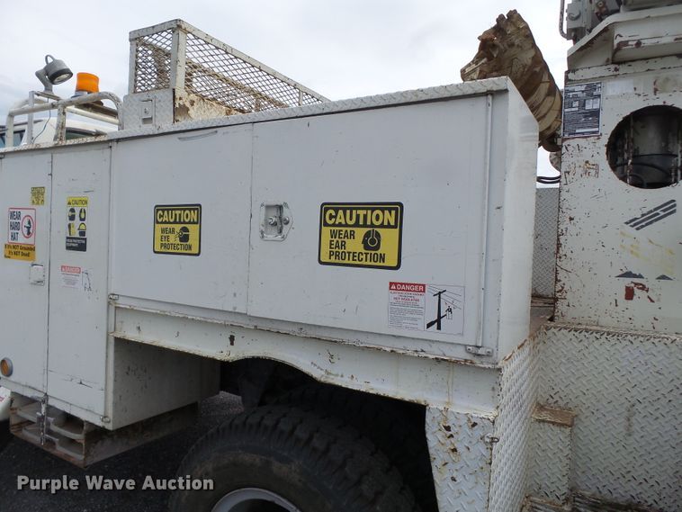 image for item DE7939 1995 Ford F700 digger derrick truck