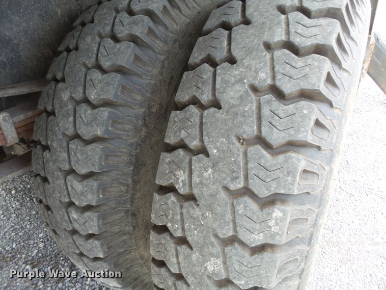 image for item DE7939 1995 Ford F700 digger derrick truck