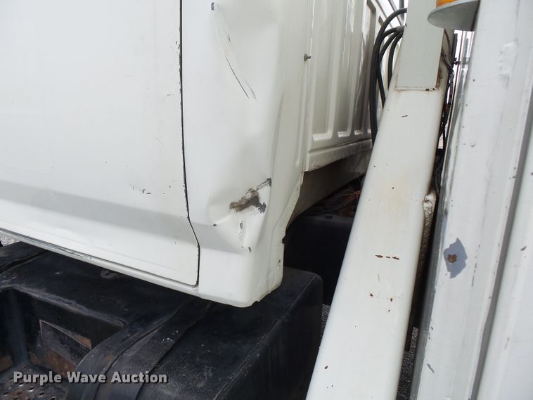 image for item DE7939 1995 Ford F700 digger derrick truck