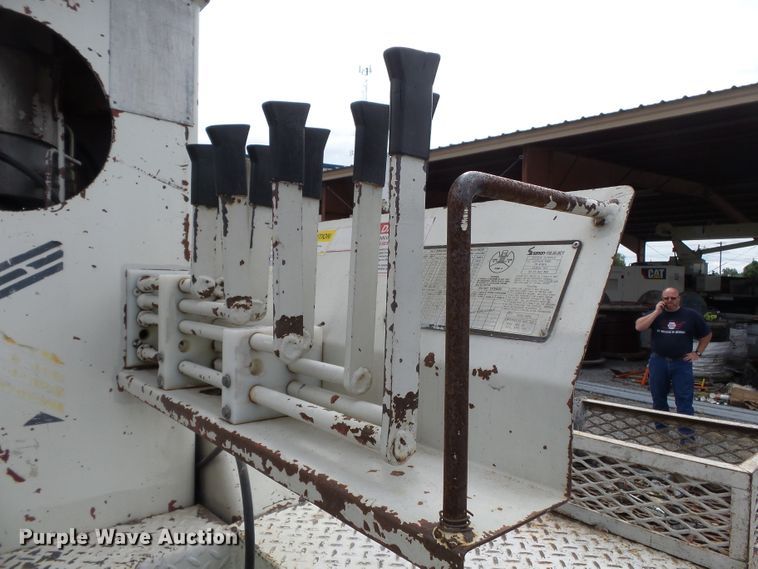 image for item DE7939 1995 Ford F700 digger derrick truck