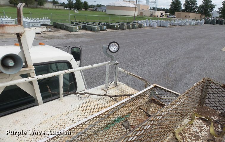 image for item DE7939 1995 Ford F700 digger derrick truck