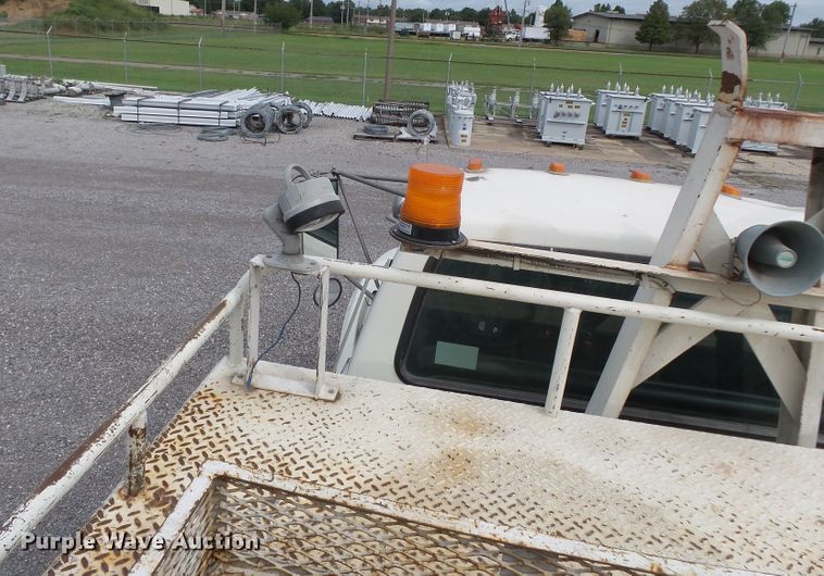 image for item DE7939 1995 Ford F700 digger derrick truck