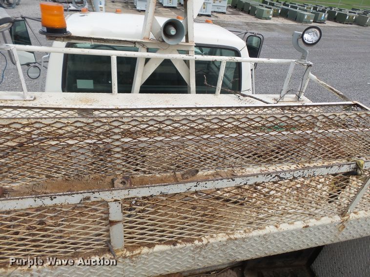 image for item DE7939 1995 Ford F700 digger derrick truck