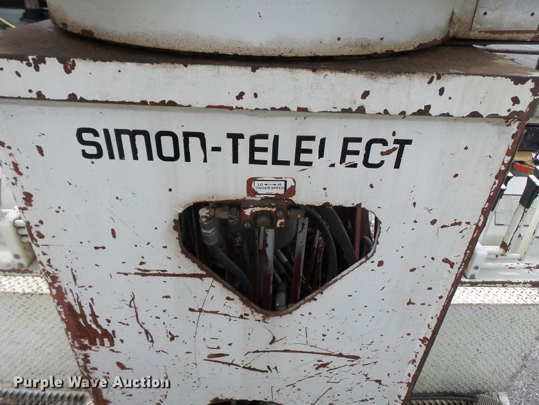 image for item DE7939 1995 Ford F700 digger derrick truck