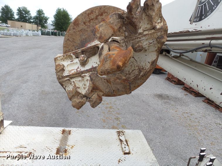 image for item DE7939 1995 Ford F700 digger derrick truck