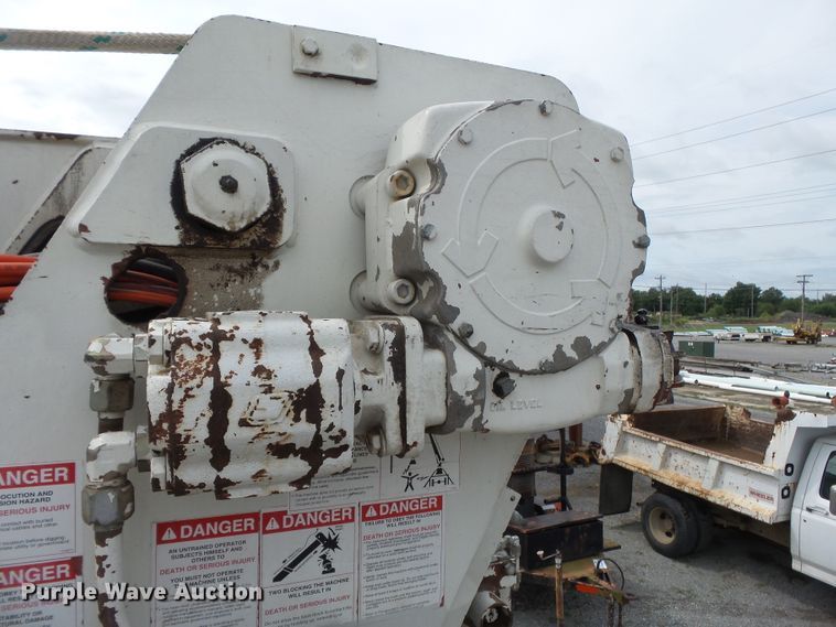 image for item DE7939 1995 Ford F700 digger derrick truck