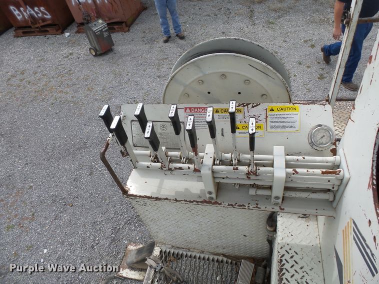 image for item DE7939 1995 Ford F700 digger derrick truck