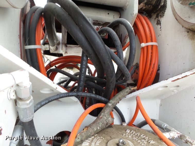 image for item DE7939 1995 Ford F700 digger derrick truck