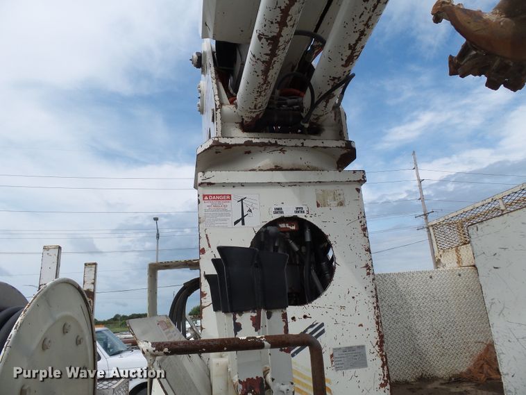 image for item DE7939 1995 Ford F700 digger derrick truck