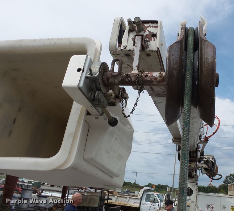 image for item DE7939 1995 Ford F700 digger derrick truck