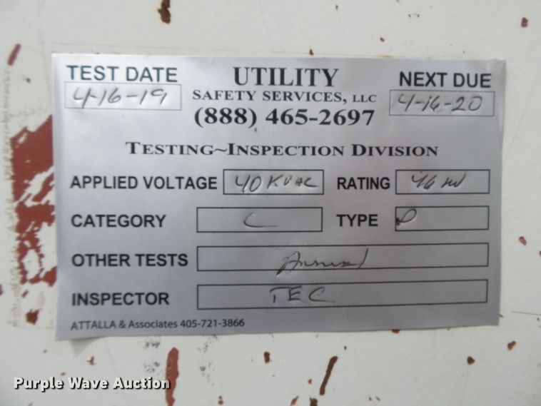 image for item DE7939 1995 Ford F700 digger derrick truck