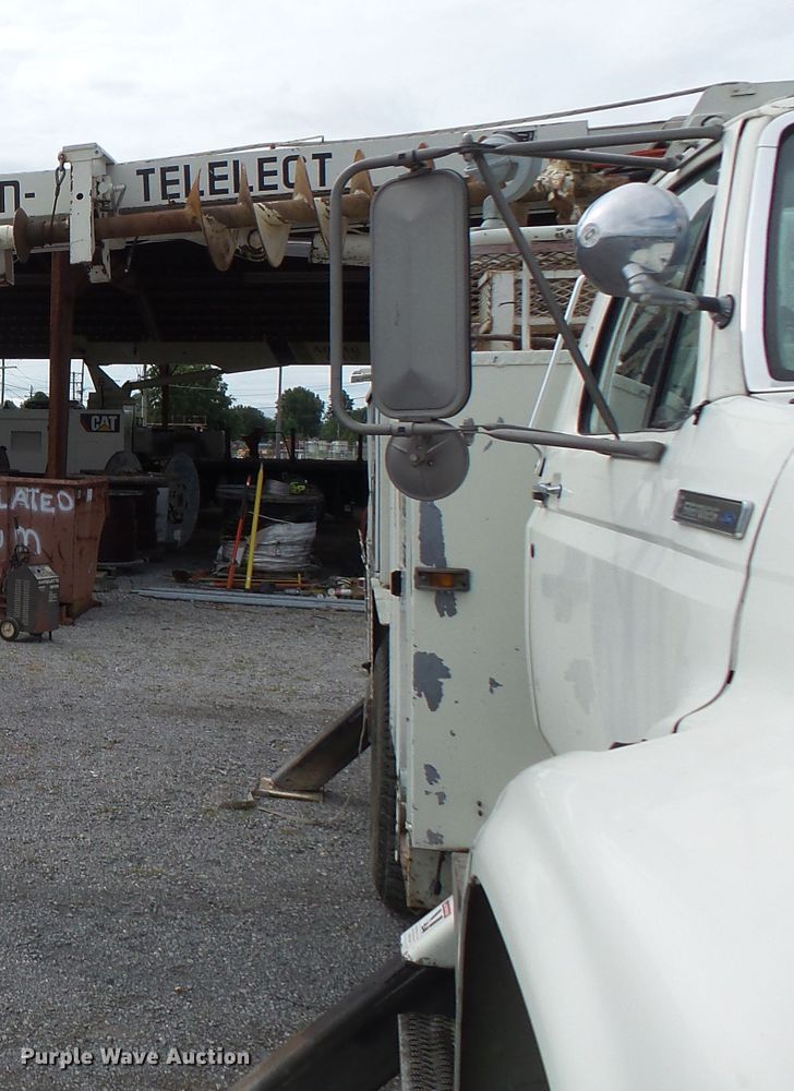 image for item DE7939 1995 Ford F700 digger derrick truck