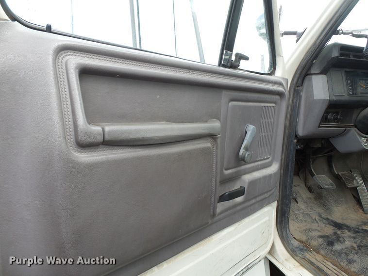 image for item DE7939 1995 Ford F700 digger derrick truck