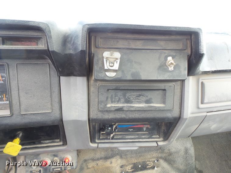 image for item DE7939 1995 Ford F700 digger derrick truck