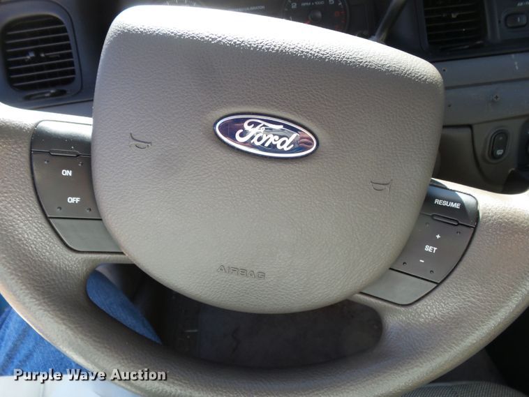 image for item DE7943 2007 Ford Crown Victoria Police Interceptor