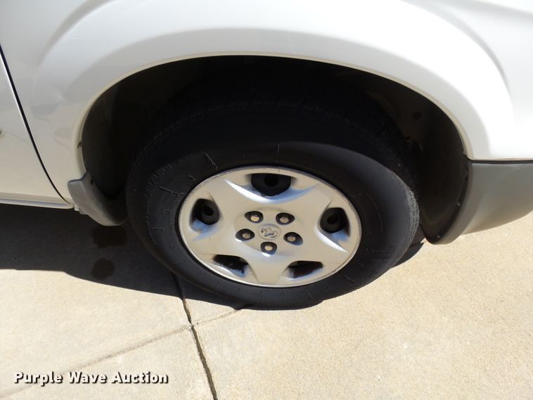 image for item DE7946 2001 Dodge Caravan van