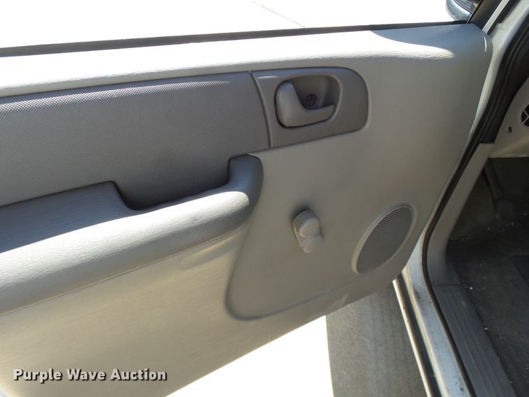 image for item DE7946 2001 Dodge Caravan van