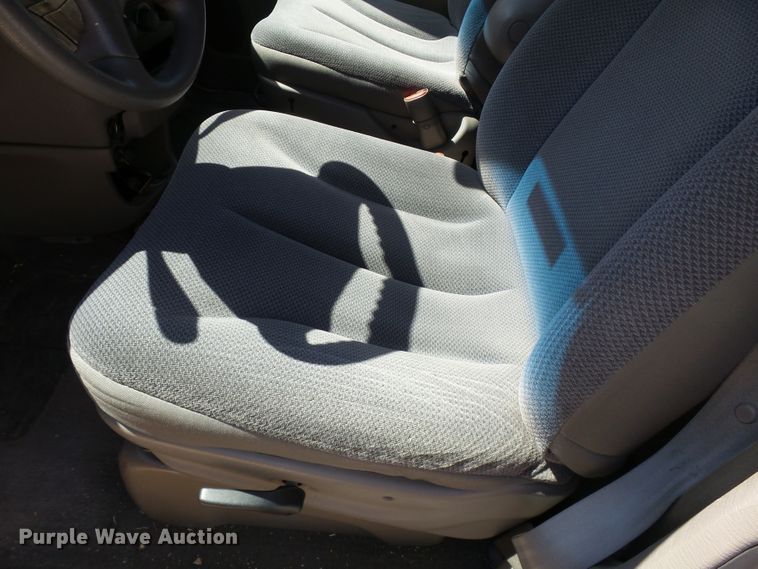 image for item DE7946 2001 Dodge Caravan van