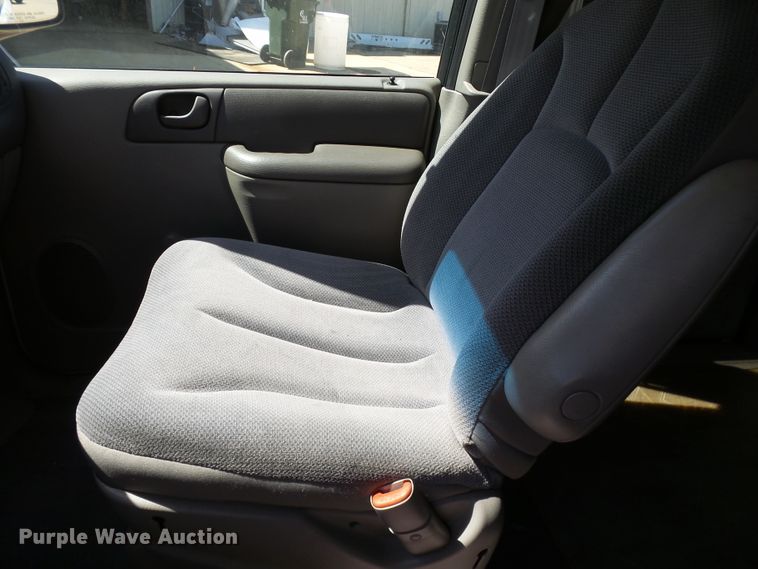 image for item DE7946 2001 Dodge Caravan van