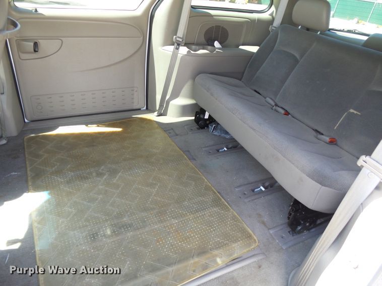 image for item DE7946 2001 Dodge Caravan van