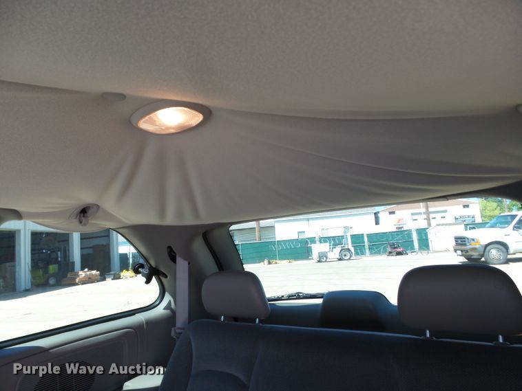 image for item DE7946 2001 Dodge Caravan van