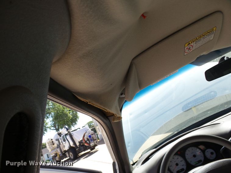 image for item DE7946 2001 Dodge Caravan van