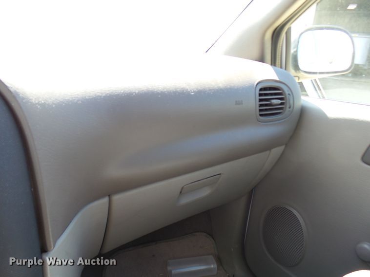 image for item DE7946 2001 Dodge Caravan van