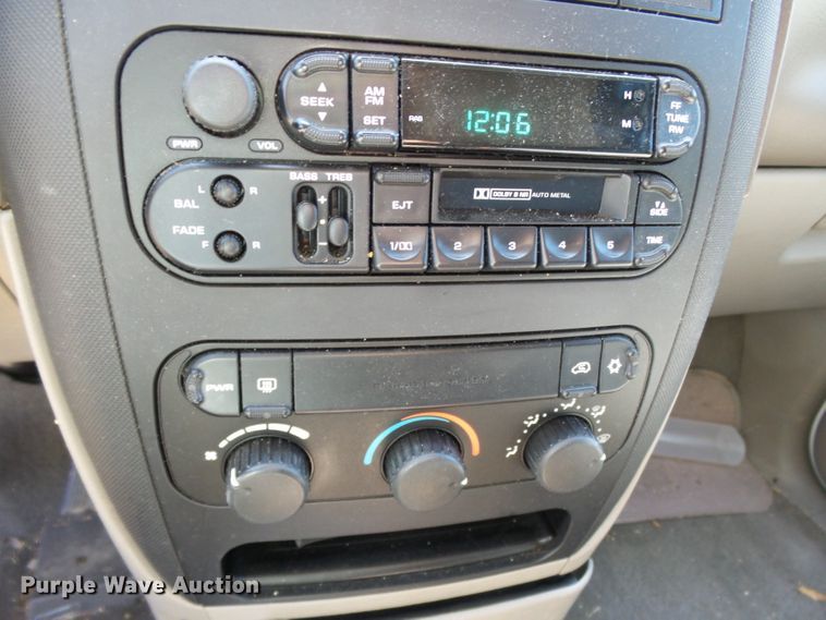 image for item DE7946 2001 Dodge Caravan van