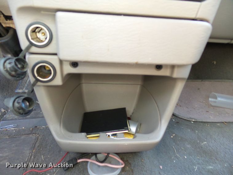 image for item DE7946 2001 Dodge Caravan van