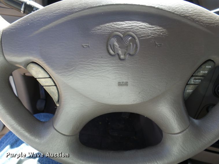 image for item DE7946 2001 Dodge Caravan van