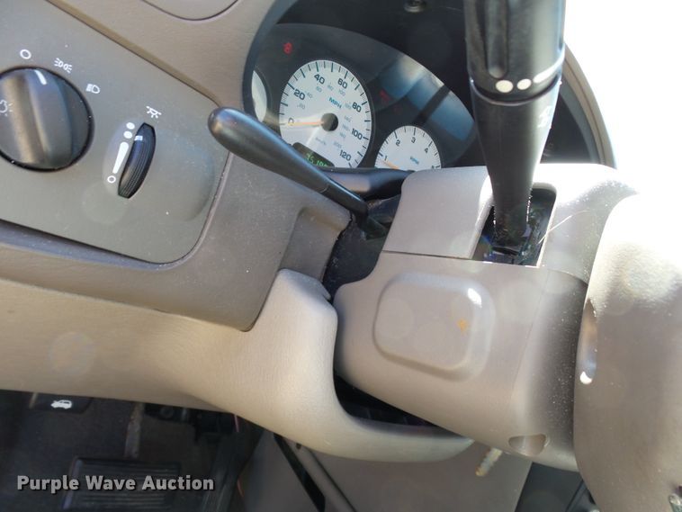 image for item DE7946 2001 Dodge Caravan van