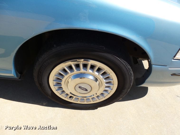 image for item DE7947 1999 Ford Crown Victoria Police Interceptor