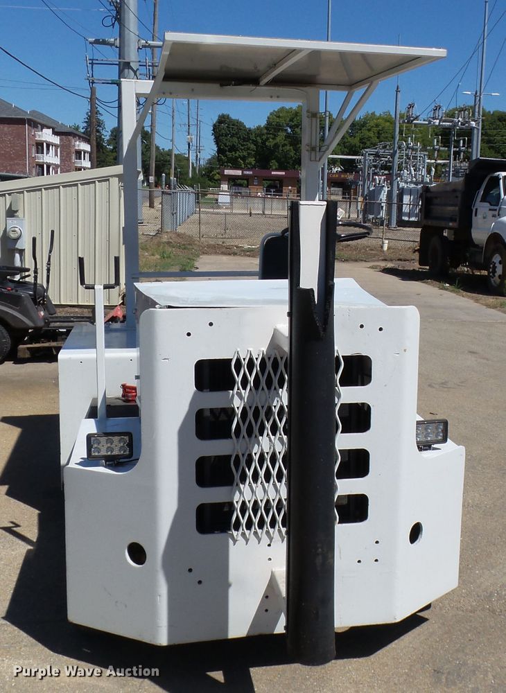 image for item DE7953 1972 United Tractor G40C tug