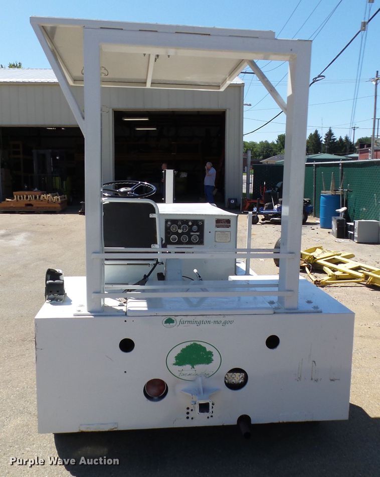 image for item DE7953 1972 United Tractor G40C tug