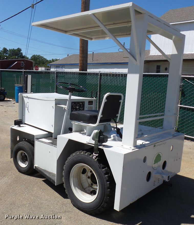 image for item DE7953 1972 United Tractor G40C tug