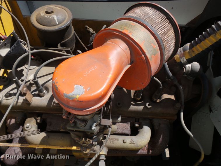 image for item DE7953 1972 United Tractor G40C tug