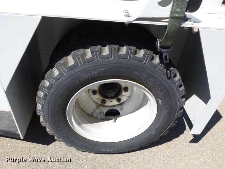 image for item DE7953 1972 United Tractor G40C tug