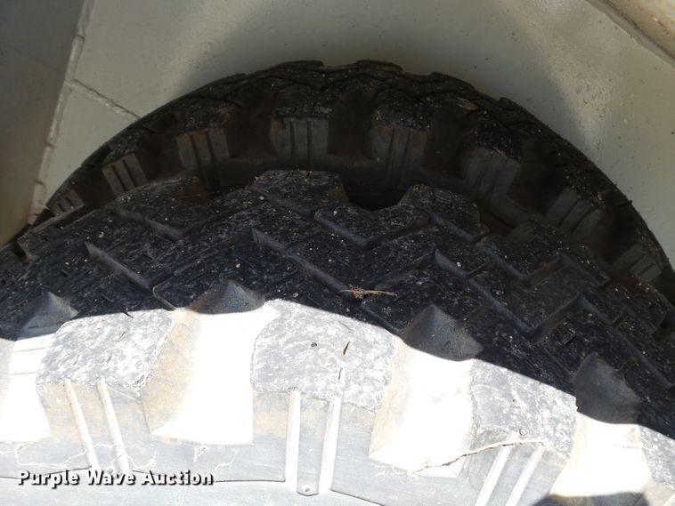 image for item DE7953 1972 United Tractor G40C tug