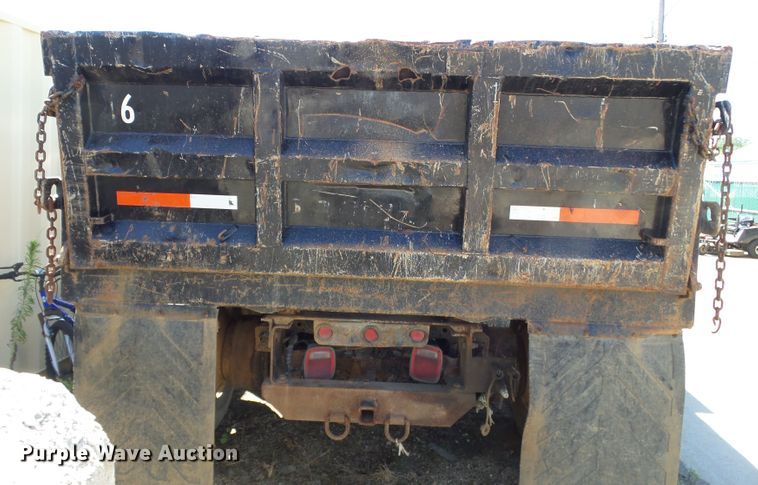 image for item DE7955 2004 Ford F750 Super Duty dump truck