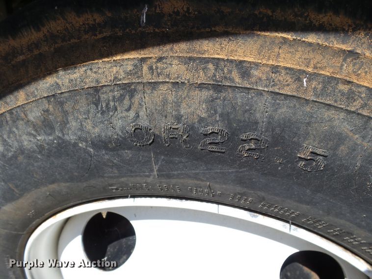 image for item DE7955 2004 Ford F750 Super Duty dump truck