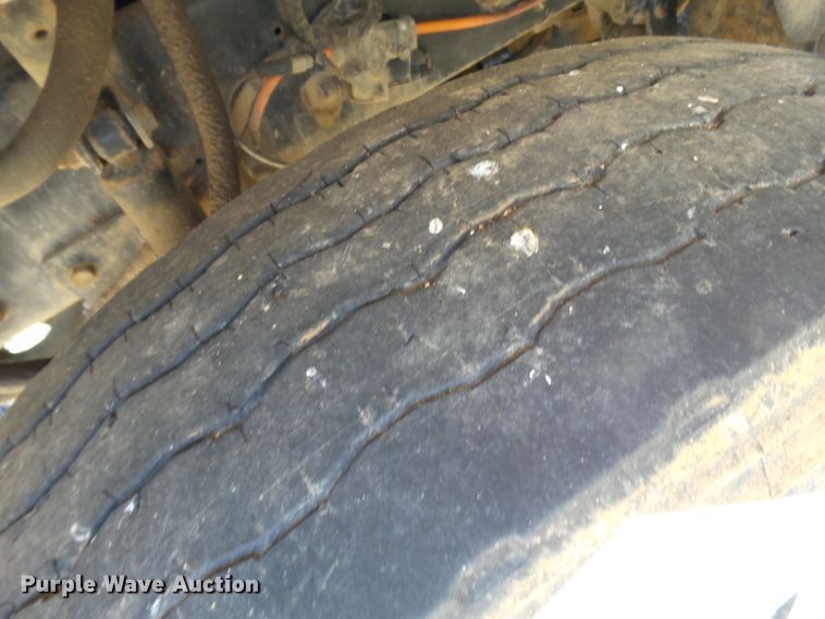 image for item DE7955 2004 Ford F750 Super Duty dump truck