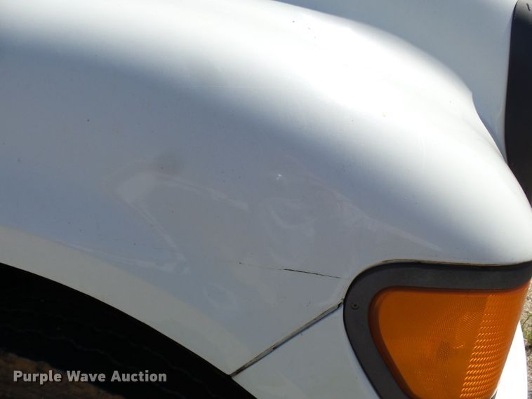 image for item DE7955 2004 Ford F750 Super Duty dump truck