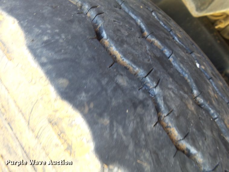 image for item DE7955 2004 Ford F750 Super Duty dump truck