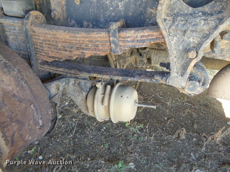 image for item DE7955 2004 Ford F750 Super Duty dump truck