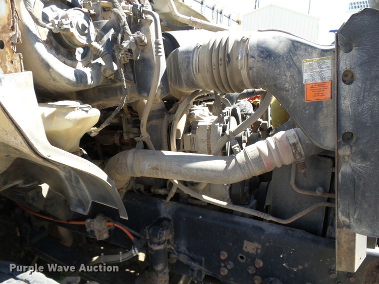 image for item DE7955 2004 Ford F750 Super Duty dump truck